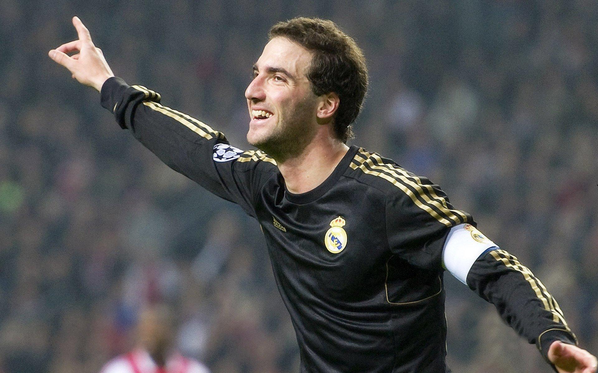 姆巴佩帽子戏法助巴黎圣日耳曼大胜里昂 法甲争冠悬念再起