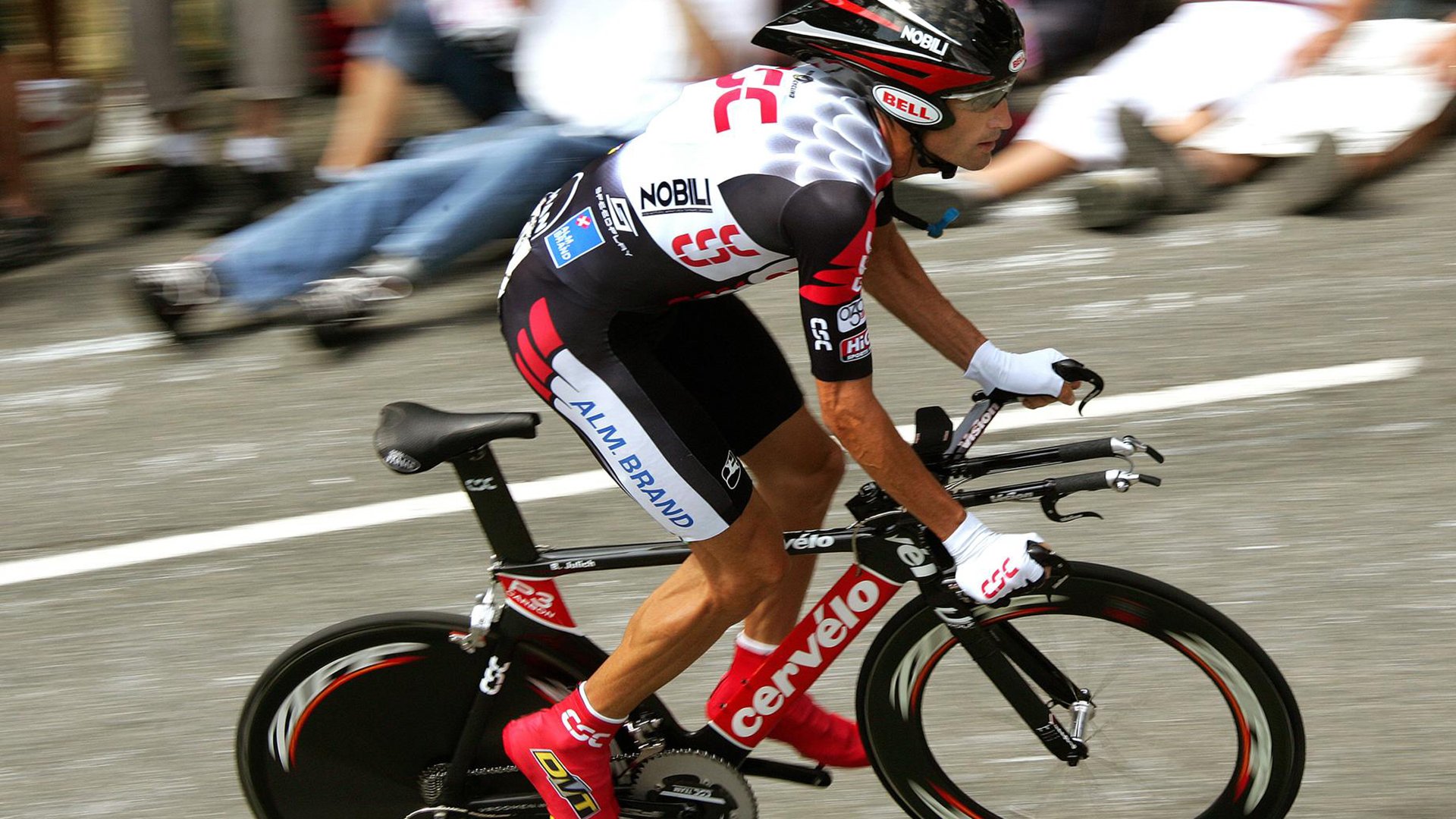 姆巴佩梅开二度助巴黎圣日耳曼登顶法甲积分榜