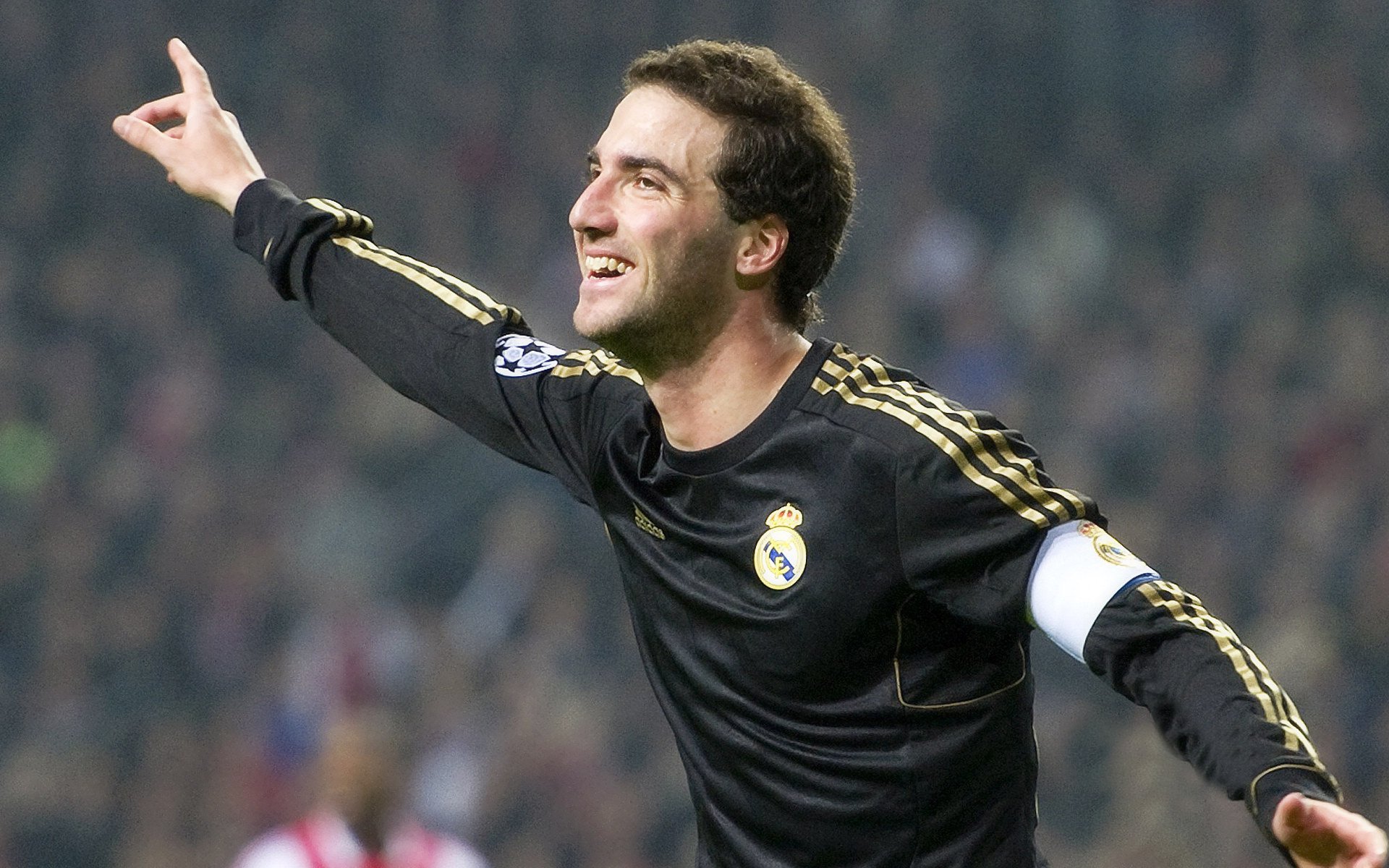 传奇谢幕,著名球星在感人退役仪式上告别绿茵场